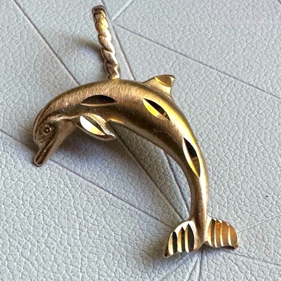 🐬 Stunning Vintage 14K Yellow Gold Dolphin Charm for Necklace and/or Bracelet - Picture 3 of 11